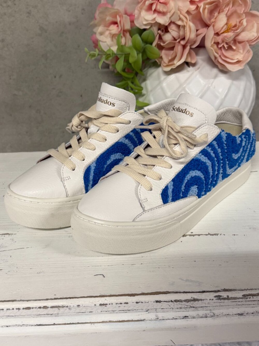 NWOT Soludos Women's White Blue Wave Fashion Sneakers - Size 8.5
